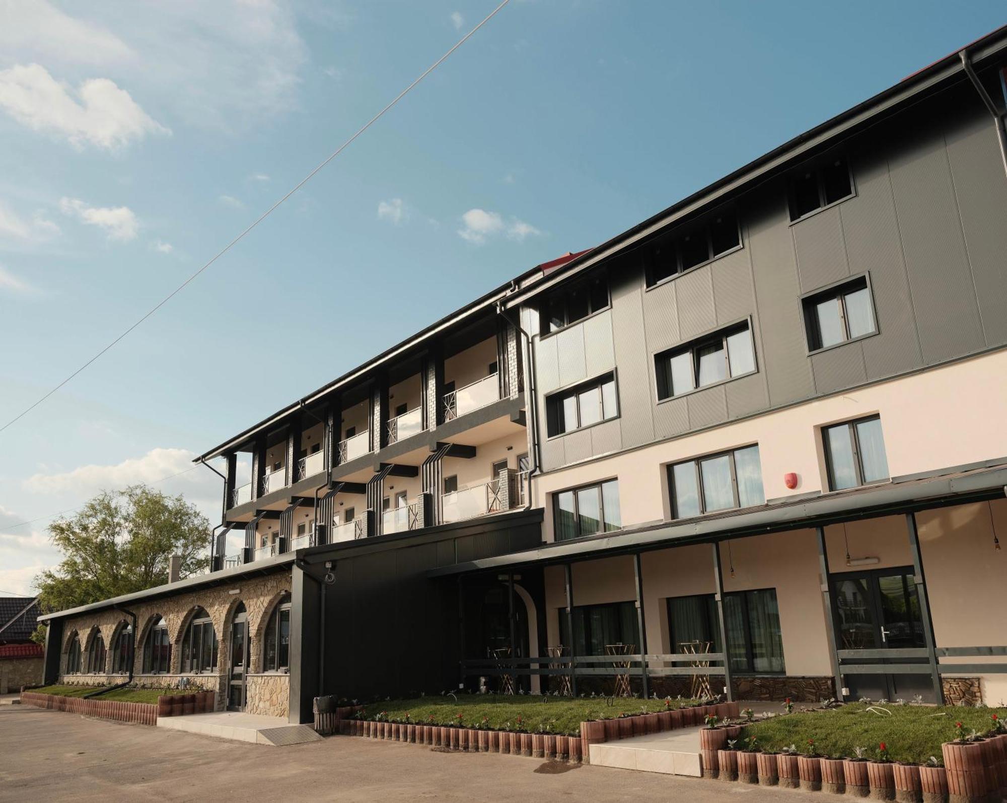 Hanul Ursilor Târgu Neamţ Exterior foto